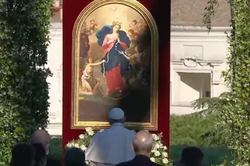 Pope Francis prays before the crowned image of Mary, Undoer of Knots, in the Vatican Gardens, May 31, 2021.